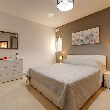 Stylish Bright And Airy Apart In Central Bugibba เซนต์พอลส์เบย์ ภายนอก รูปภาพ