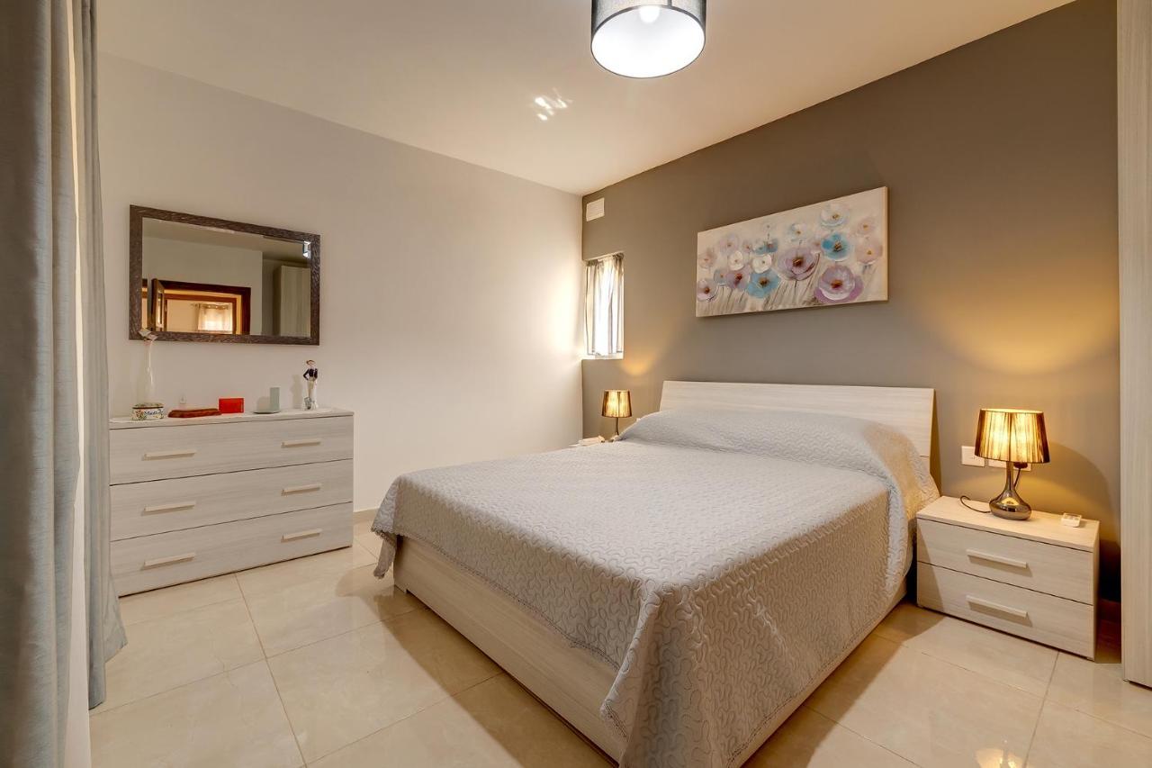 Stylish Bright And Airy Apart In Central Bugibba เซนต์พอลส์เบย์ ภายนอก รูปภาพ