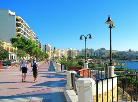 Stylish Bright And Airy Apart In Central Bugibba เซนต์พอลส์เบย์ ภายนอก รูปภาพ